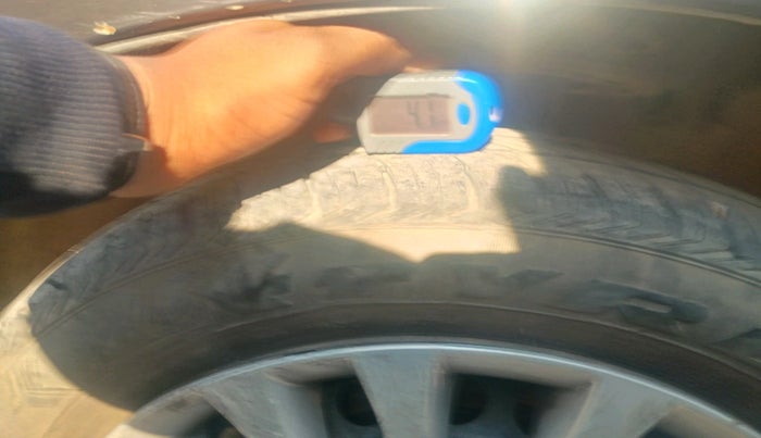 2017 Maruti Baleno DELTA CVT PETROL 1.2, Petrol, Automatic, 1,40,099 km, tyre