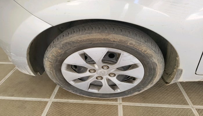 2016 Hyundai Xcent S 1.2, Petrol, Manual, 89,912 km, tyre