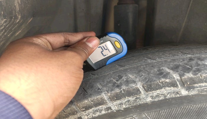 2013 Maruti Swift VDI, Diesel, Manual, 1,96,671 km, tyre