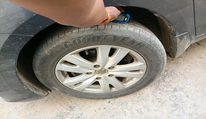 2016 Maruti Ertiga ZXI, Petrol, Manual, 11,696 km, tyre