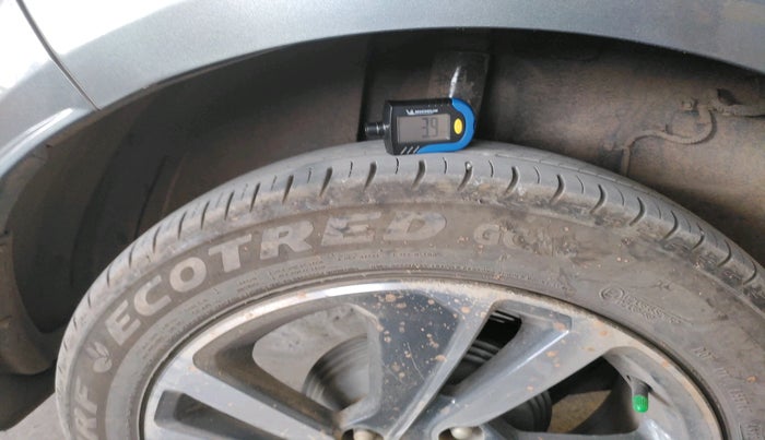 2024 Tata ALTROZ XZ PETROL, Petrol, Manual, 7,597 km, tyre