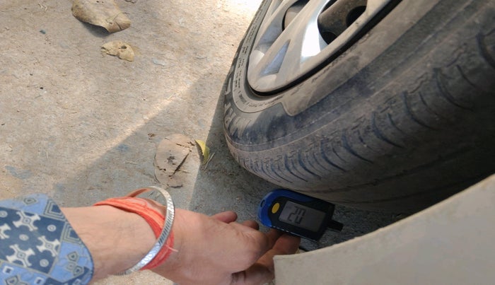 2016 Hyundai Grand i10 SPORTZ 1.1 CRDI, Diesel, Manual, 96,000 km, tyre