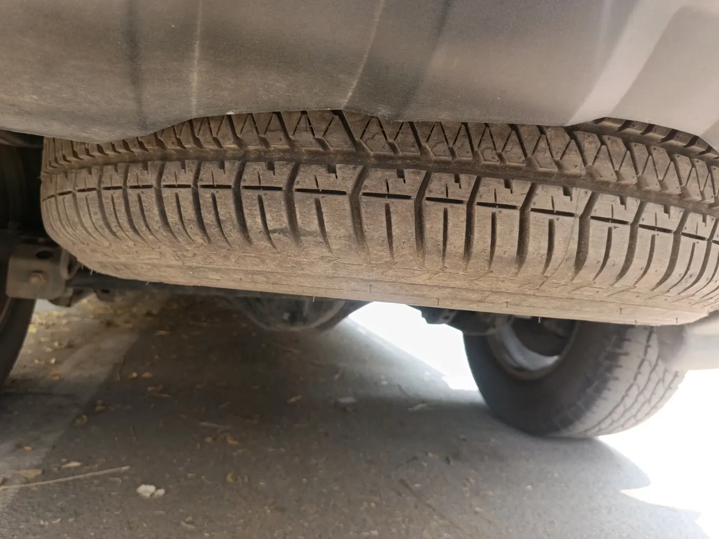 2012 Mitsubishi Pajero Sport 2.5 MT, Diesel, Manual, 1,20,000 km, tyre
