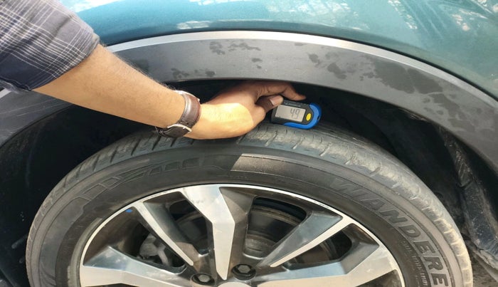 2019 Mahindra XUV300 W8 1.2 PETROL, Petrol, Manual, 26,317 km, tyre