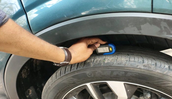 2019 Mahindra XUV300 W8 1.2 PETROL, Petrol, Manual, 26,317 km, tyre