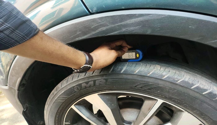 2019 Mahindra XUV300 W8 1.2 PETROL, Petrol, Manual, 26,317 km, tyre