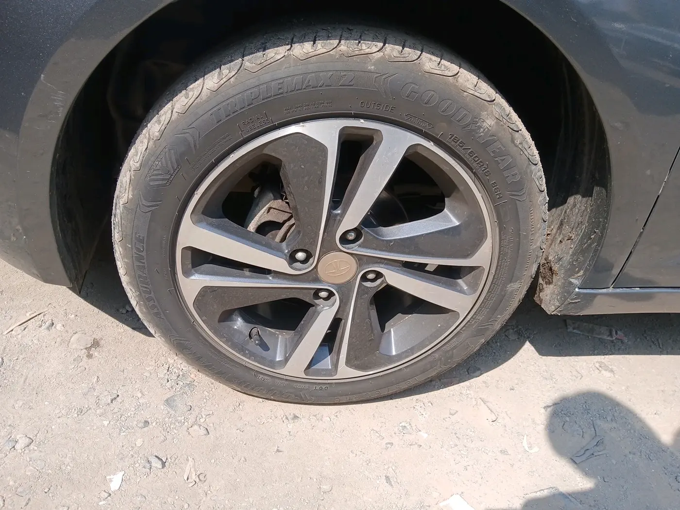 2021 Tata ALTROZ XZ PLUS PETROL, Petrol, Manual, 71,742 km, tyre