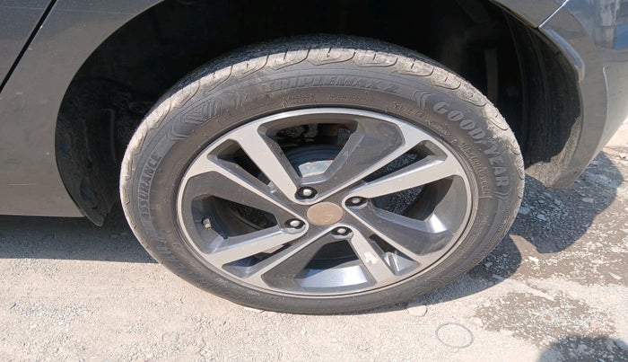 2021 Tata ALTROZ XZ PLUS PETROL, Petrol, Manual, 71,742 km, tyre