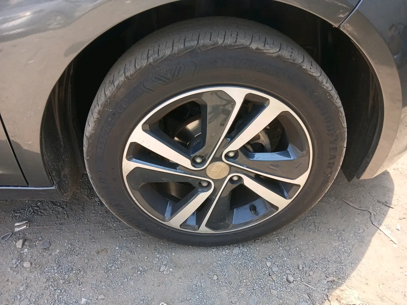 2021 Tata ALTROZ XZ PLUS PETROL, Petrol, Manual, 71,742 km, tyre