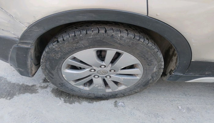 2016 Maruti S Cross ZETA 1.3, Diesel, Manual, 1,46,993 km, tyre