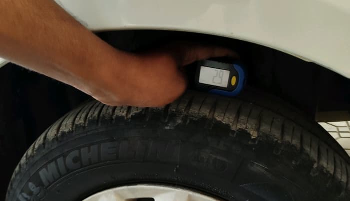 2015 Maruti Swift Dzire VDI, Diesel, Manual, 1,45,274 km, tyre