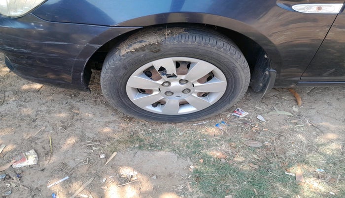 2008 Hyundai Verna VGT CRDI SX 1.5, Diesel, Manual, 1,13,316 km, tyre