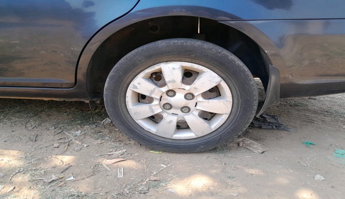 2008 Hyundai Verna VGT CRDI SX 1.5, Diesel, Manual, 1,13,316 km, tyre