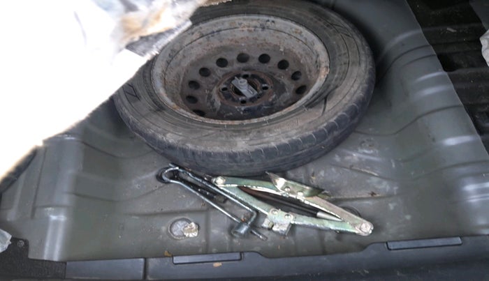 2008 Hyundai Verna VGT CRDI SX 1.5, Diesel, Manual, 1,13,316 km, tyre