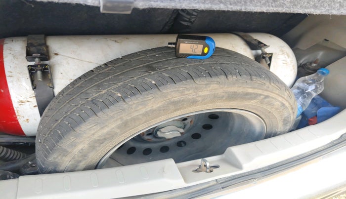 2015 Maruti Celerio VXI CNG, CNG, Manual, 1,73,000 km, tyre