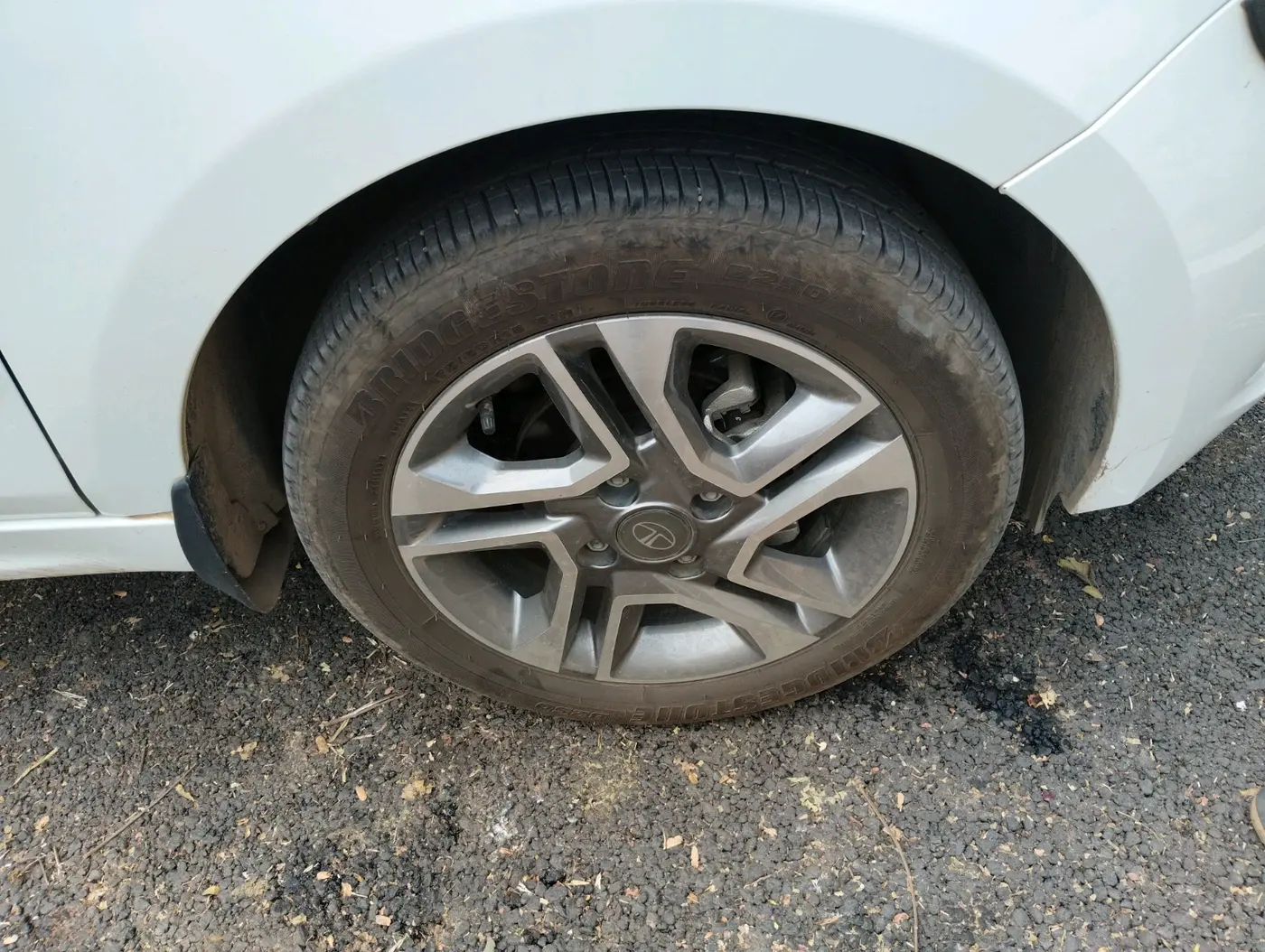 2024 Tata TIGOR XZ PLUS PETROL, Petrol, Manual, 5,400 km, tyre