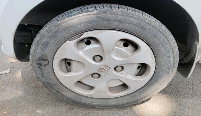 2015 Tata Nano TWIST XT, Petrol, Manual, 1,10,946 km, tyre