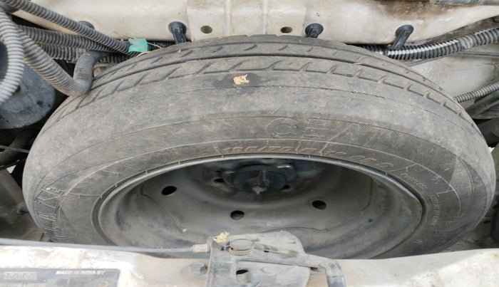 2015 Tata Nano TWIST XT, Petrol, Manual, 1,10,946 km, tyre