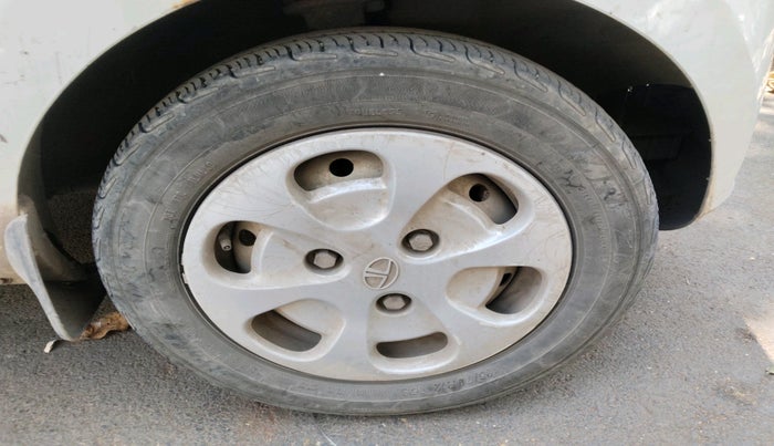 2015 Tata Nano TWIST XT, Petrol, Manual, 1,10,946 km, tyre