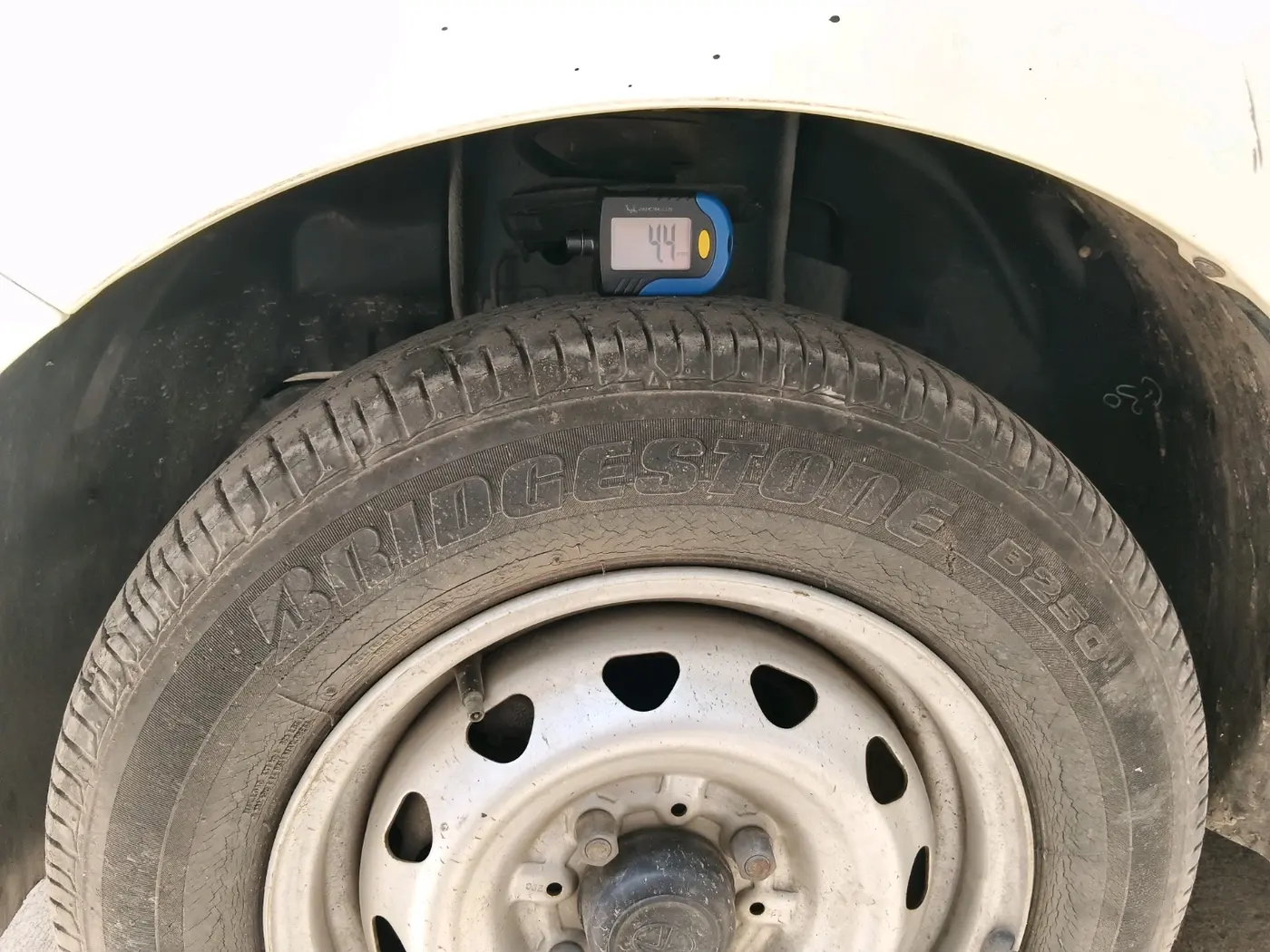 2016 Tata Tiago XE PETROL, Petrol, Manual, 13,353 km, tyre
