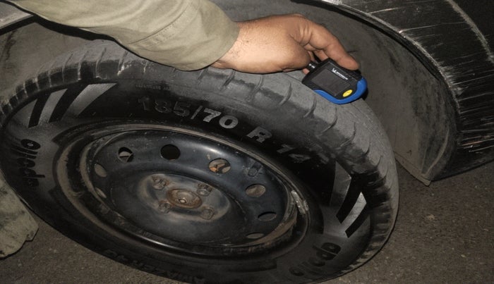 2019 Maruti Swift VXI AMT, CNG, Automatic, 1,66,863 km, tyre