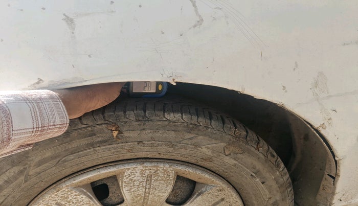 2011 Hyundai Accent EXECUTIVE, CNG, Manual, 1,20,380 km, tyre