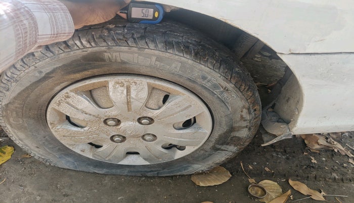 2011 Hyundai Accent EXECUTIVE, CNG, Manual, 1,20,380 km, tyre