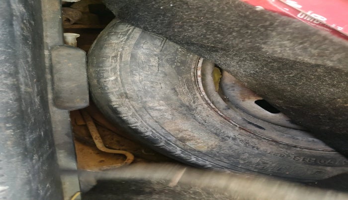 2011 Hyundai Accent EXECUTIVE, CNG, Manual, 1,20,380 km, tyre