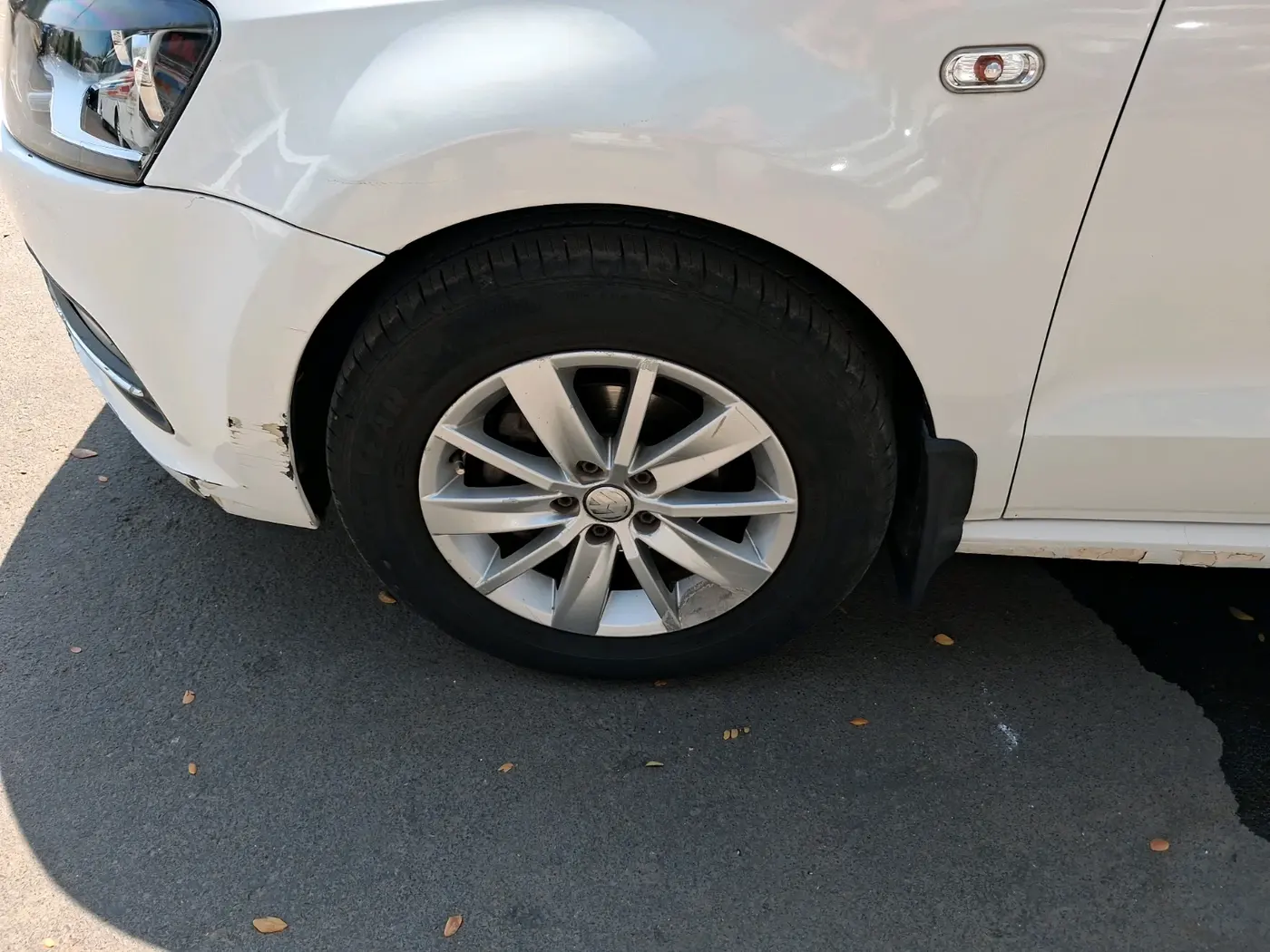 2014 Volkswagen Polo HIGHLINE1.5L, Diesel, Manual, 93,622 km, tyre