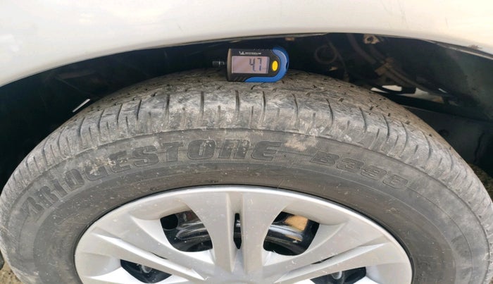 2015 Toyota Innova 2.5 GX 8 STR, Diesel, Manual, 2,57,785 km, tyre