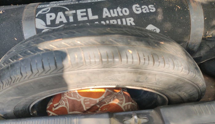 2018 Maruti Swift VXI, CNG, Manual, 1,08,240 km, tyre