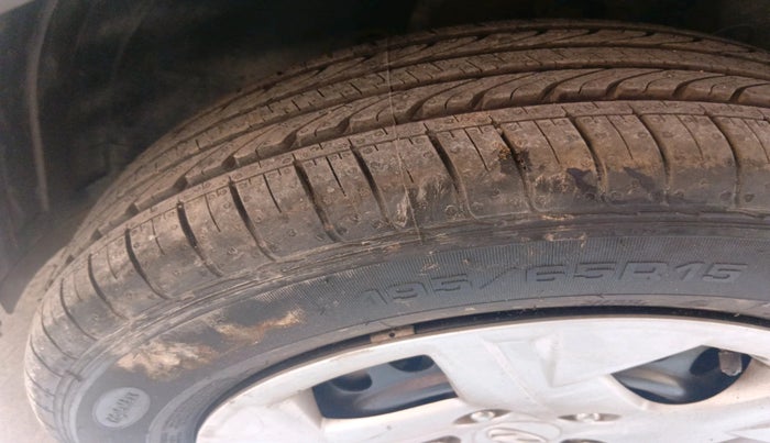 2019 Hyundai VENUE S 1.2, Petrol, Manual, 25,311 km, tyre