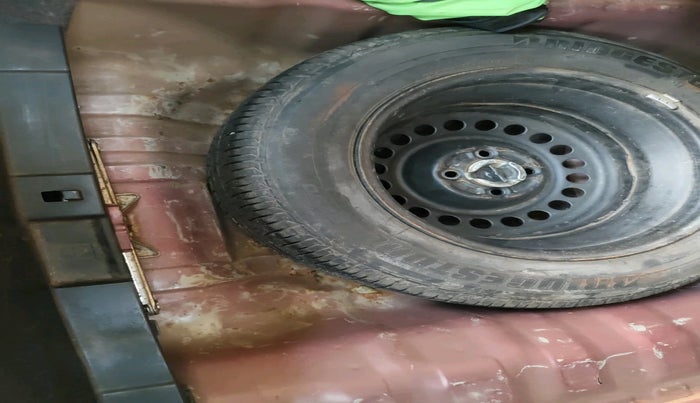 2011 Honda City 1.5L I-VTEC V MT, Petrol, Manual, 1,11,819 km, tyre