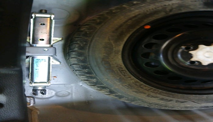 2017 Hyundai Grand i10 ASTA 1.2 KAPPA VTVT, Petrol, Manual, 33,114 km, tyre