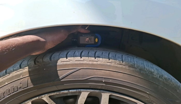 2013 Skoda Rapid AMBITION 1.6 TDI CR MT PLUS, Diesel, Manual, 1,24,730 km, tyre