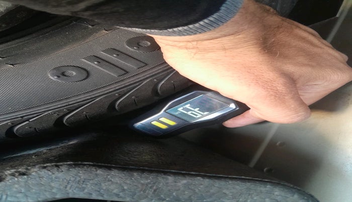 2011 Volkswagen Vento HIGHLINE DIESEL 1.6, Diesel, Manual, 1,61,658 km, tyre