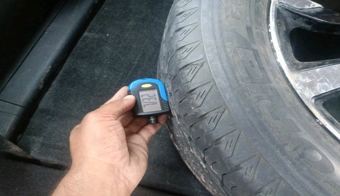 2021 Mahindra XUV500 W11, Diesel, Manual, 69,679 km, tyre