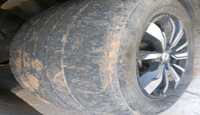 2020 MG HECTOR SHARP HYBRID 1.5 PETROL, Petrol, Manual, 1,29,973 km, tyre