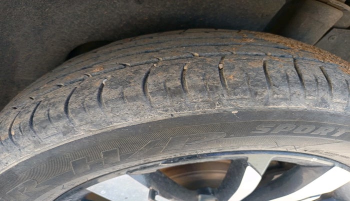 2020 MG HECTOR SHARP HYBRID 1.5 PETROL, Petrol, Manual, 1,29,973 km, tyre