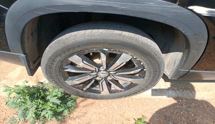 2020 MG HECTOR SHARP HYBRID 1.5 PETROL, Petrol, Manual, 1,29,973 km, tyre