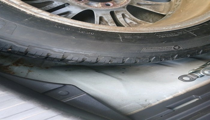 2015 Honda CRV 2.0L I-VTEC 2WD AT, Petrol, Automatic, 1,24,447 km, tyre