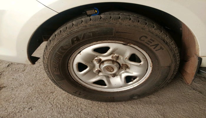 2014 Tata Safari Storme 2.2 EX 4X2, Diesel, Manual, 1,43,776 km, tyre