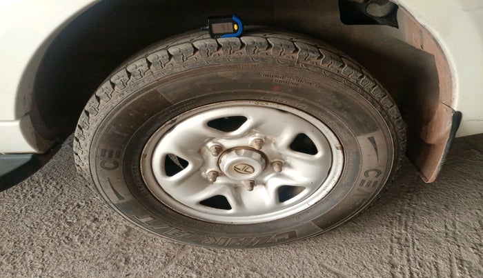 2014 Tata Safari Storme 2.2 EX 4X2, Diesel, Manual, 1,43,776 km, tyre