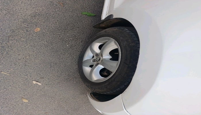 2014 Skoda Rapid AMBITION 1.6 TDI CR MT PLUS, Diesel, Manual, 97,984 km, tyre