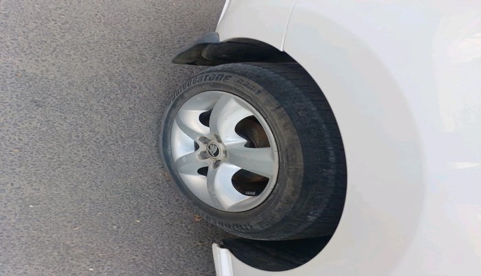 2014 Skoda Rapid AMBITION 1.6 TDI CR MT PLUS, Diesel, Manual, 97,984 km, tyre