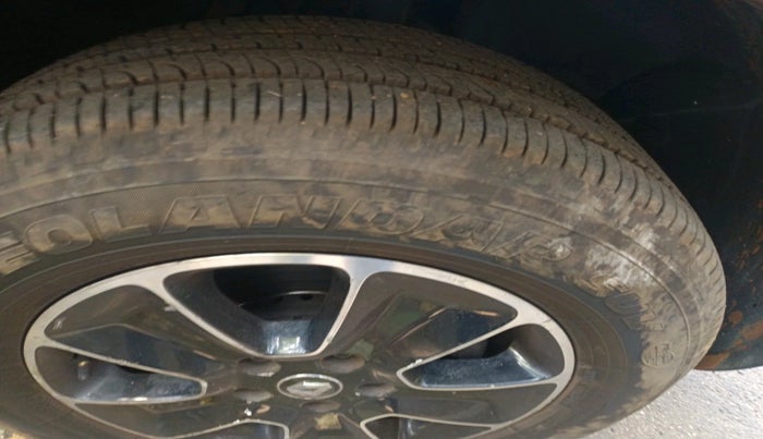 2017 Renault Duster 85 PS RXZ DIESEL, Diesel, Manual, 2,38,243 km, tyre