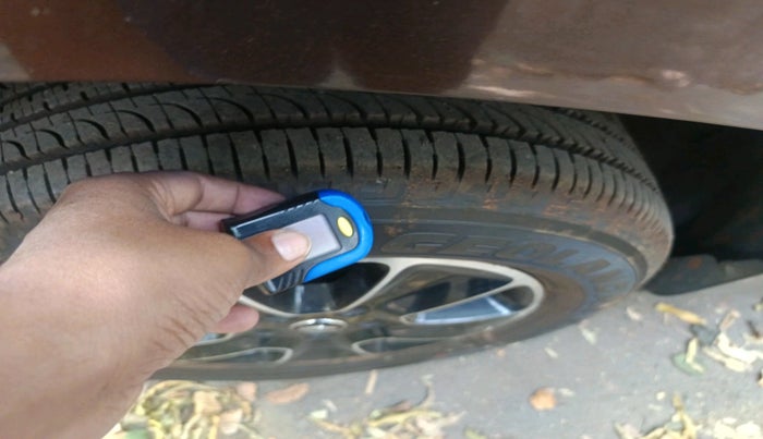 2017 Renault Duster 85 PS RXZ DIESEL, Diesel, Manual, 2,38,243 km, tyre