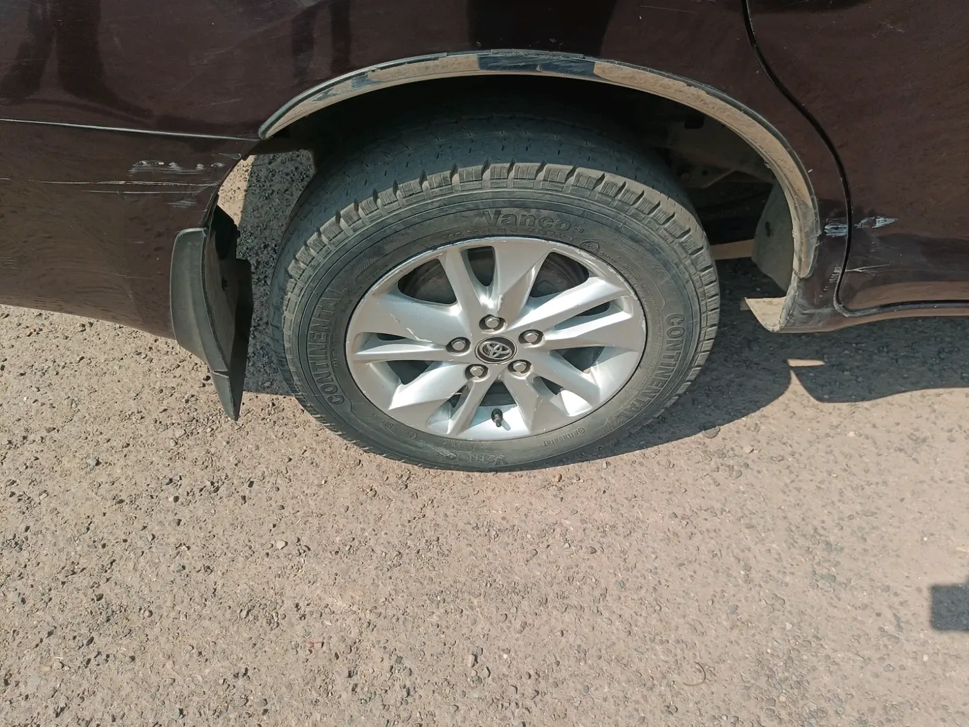 2016 Toyota Innova Crysta 2.8 GX AT 7 STR, Diesel, Automatic, 1,16,543 km, tyre