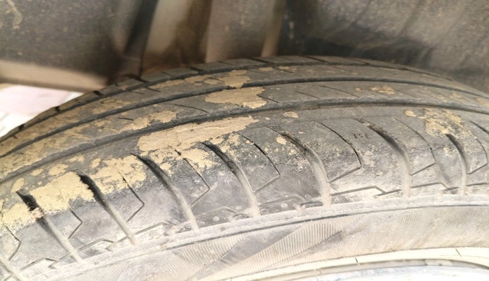 2022 Maruti Swift LXI, Petrol, Manual, 39,496 km, tyre