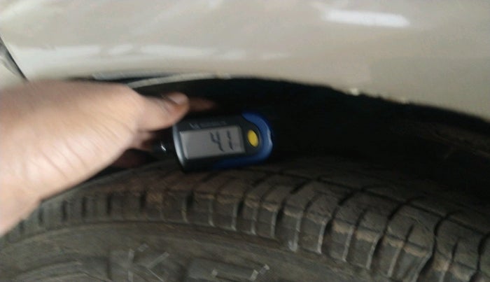 2011 Hyundai i20 MAGNA 1.2, Petrol, Manual, 1,00,222 km, tyre